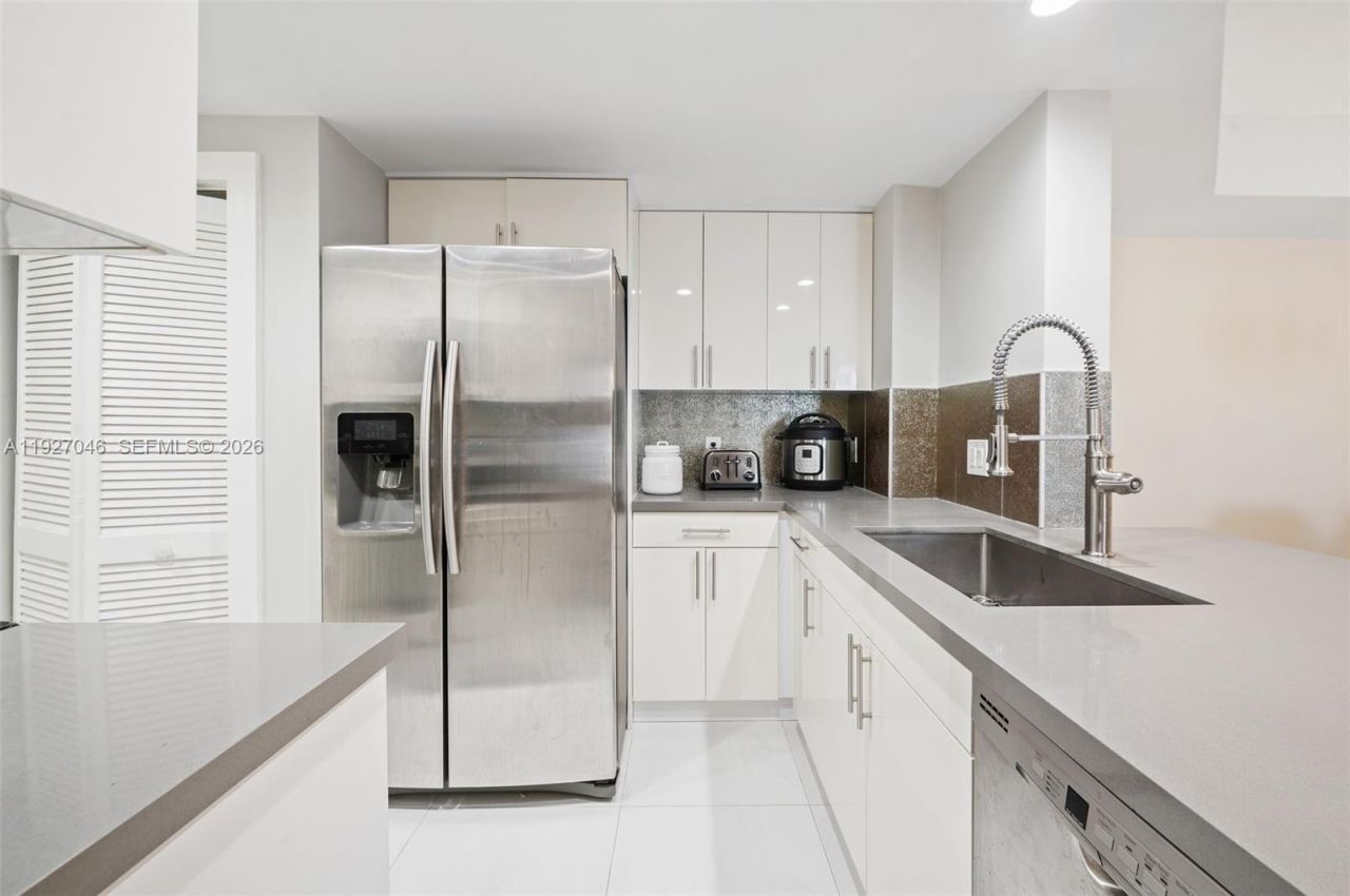 701 Brickell Key Blvd, Unit 1605, Miami, FL 33131 Photo