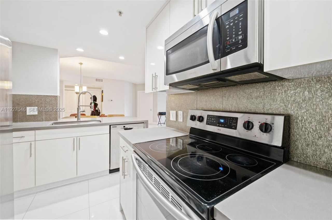 701 Brickell Key Blvd, Unit 1605, Miami, FL 33131 Photo