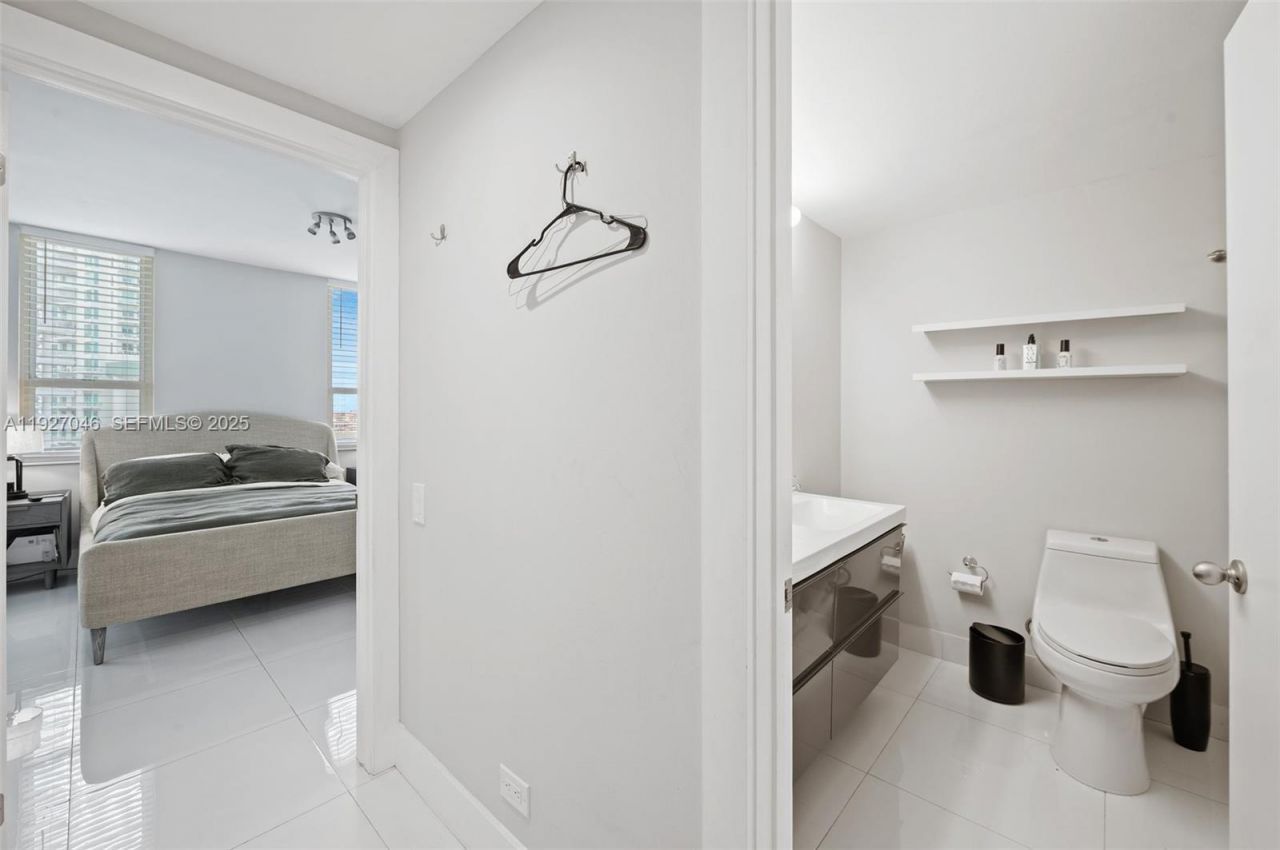 701 Brickell Key Blvd, Unit 1605, Miami, FL 33131 Photo