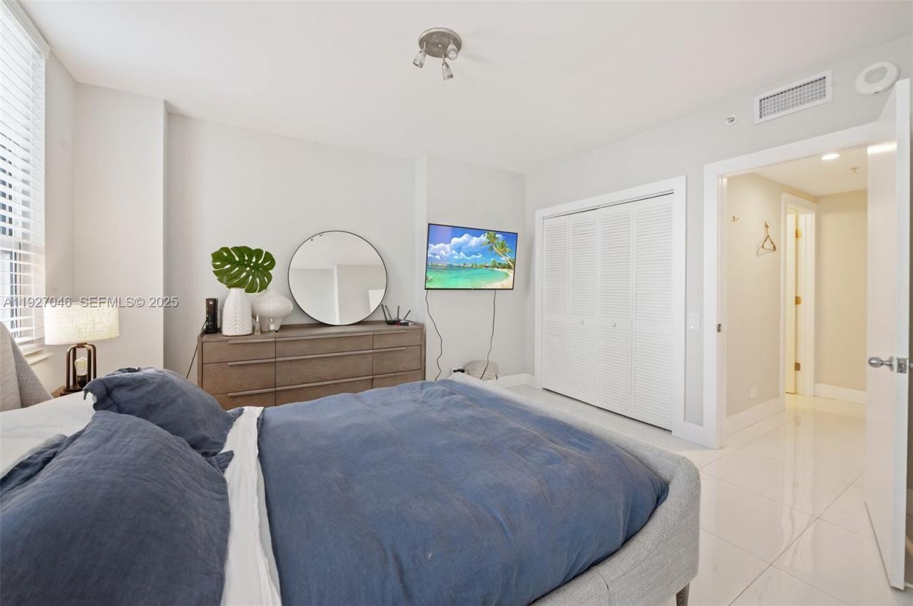 701 Brickell Key Blvd, Unit 1605, Miami, FL 33131 Photo