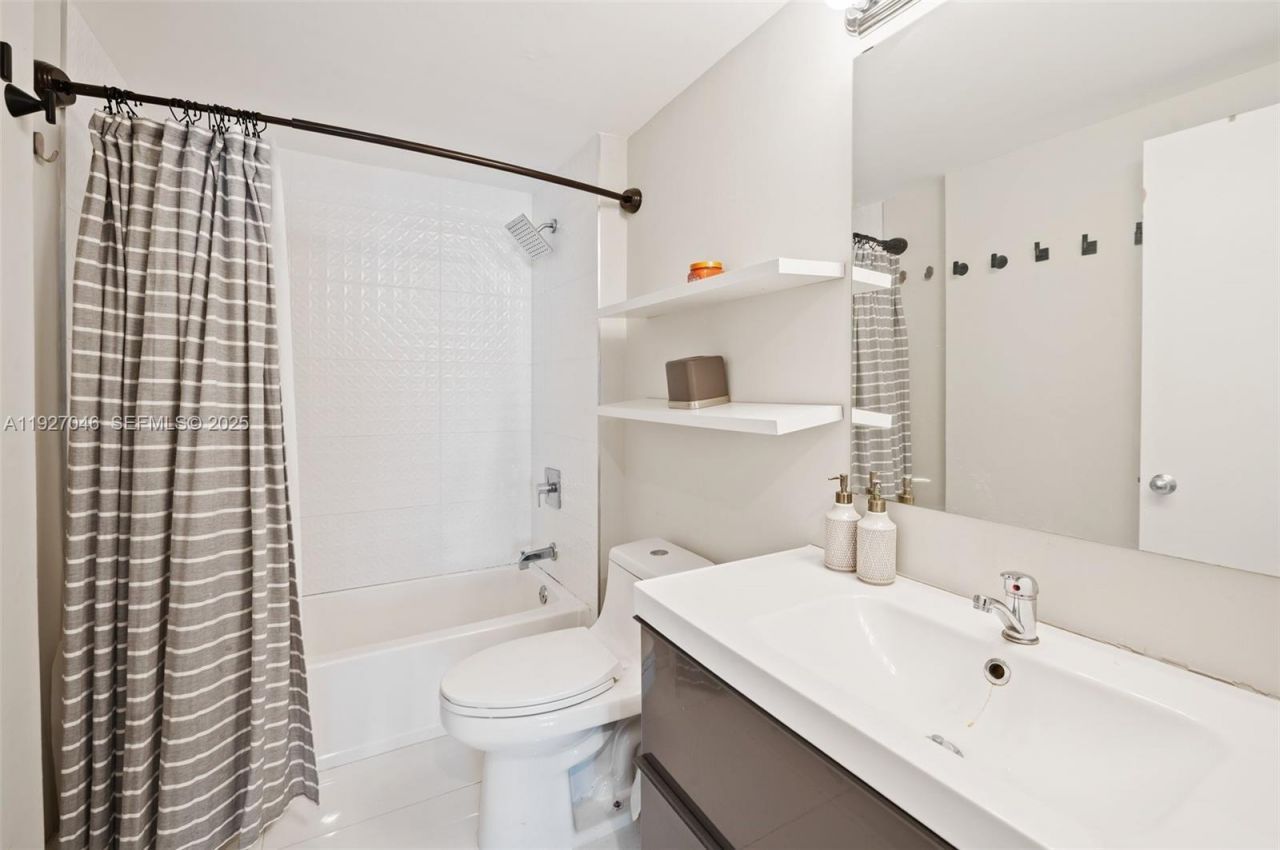 701 Brickell Key Blvd, Unit 1605, Miami, FL 33131 Photo