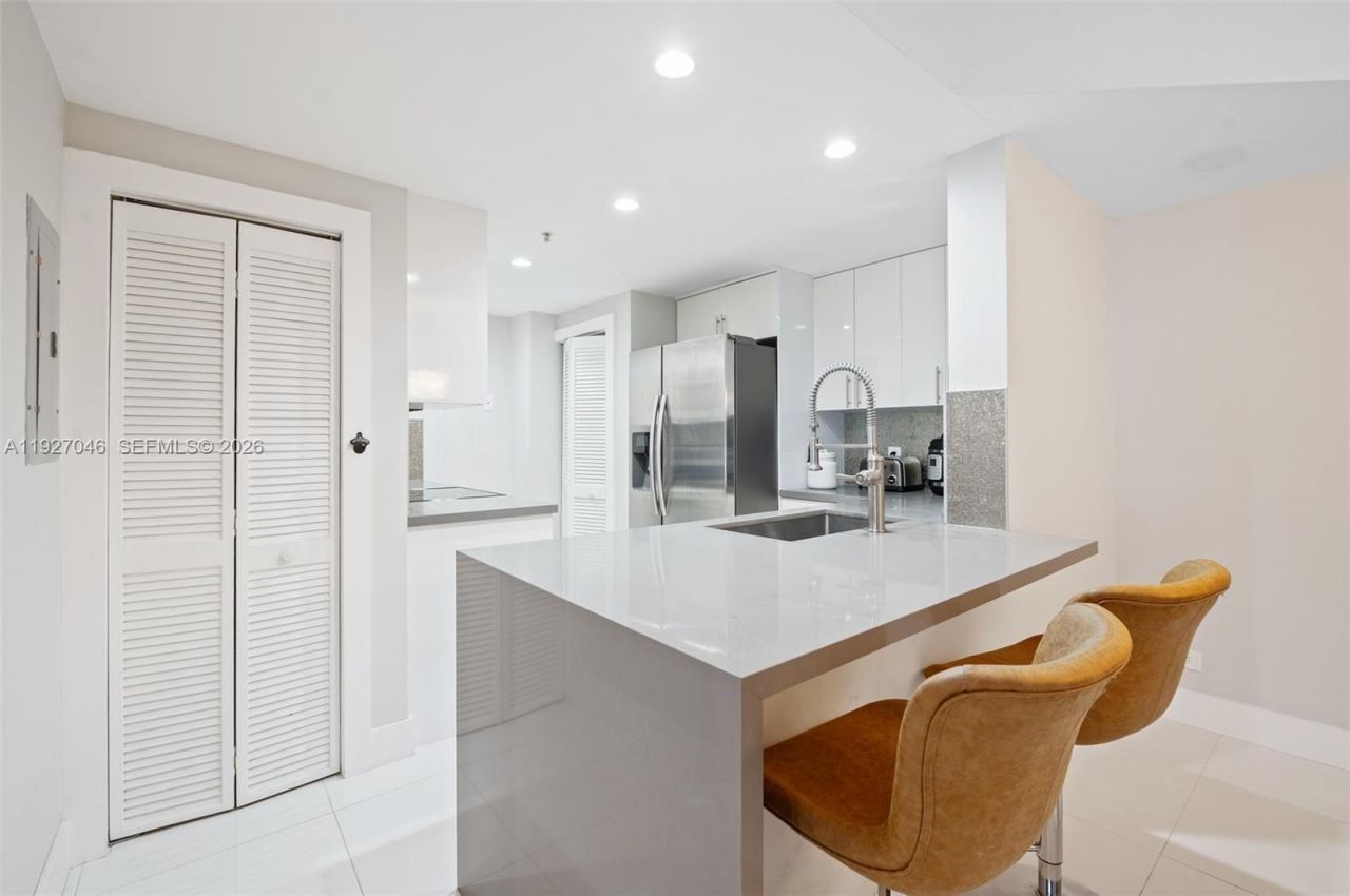 701 Brickell Key Blvd, Unit 1605, Miami, FL 33131 Photo