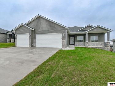 1125 Kantor Lane, Hickman, NE 68372