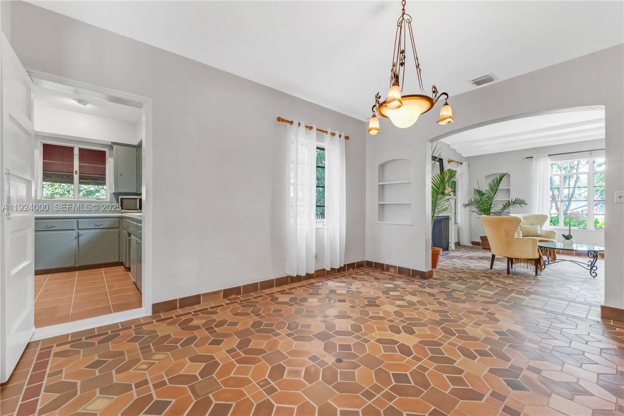 492 NE 55th St, Miami, FL 33137 Photo