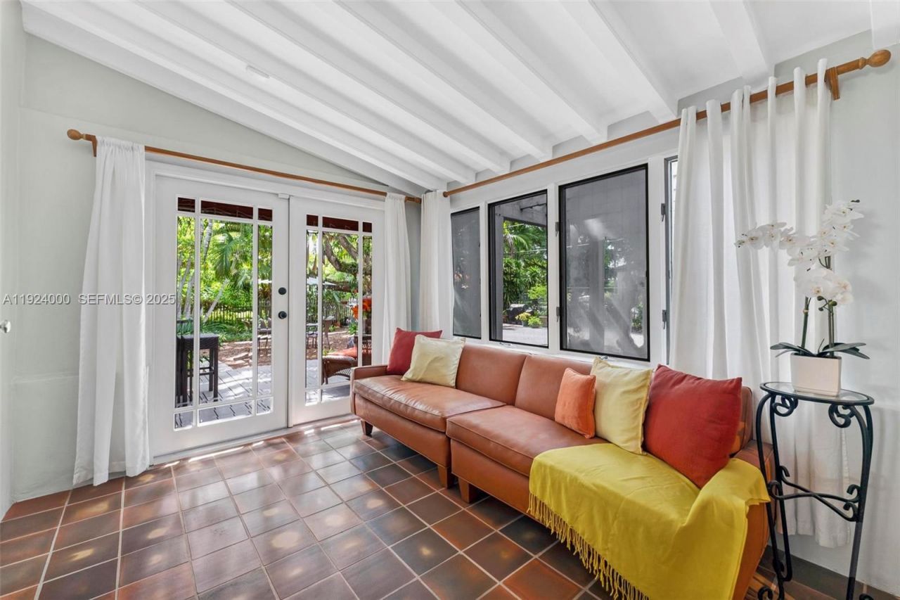 492 NE 55th St, Miami, FL 33137 Photo