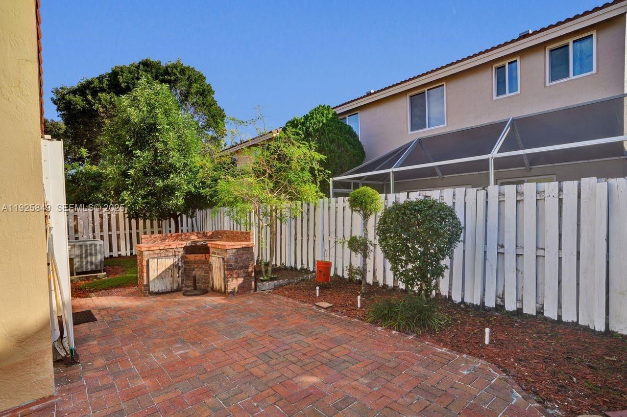 1256 NW 125th Ter, Sunrise, FL 33323 Photo