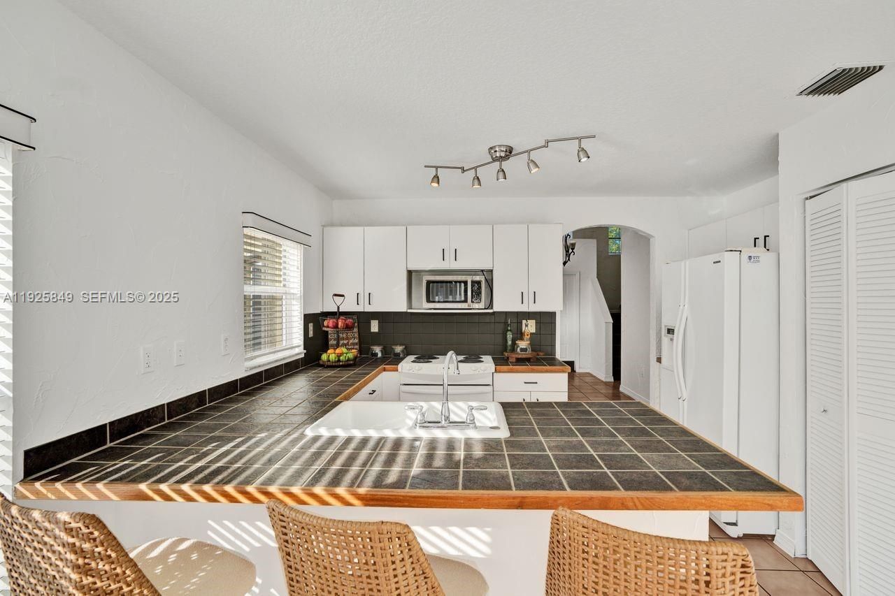 1256 NW 125th Ter, Sunrise, FL 33323 Photo