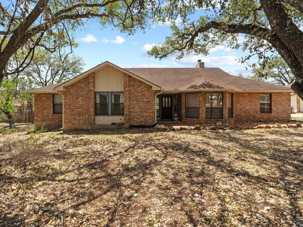 111 Clydesdale, San Marcos, TX 78666