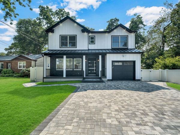 63 Oak Avenue, Huntington Station, NY 11746