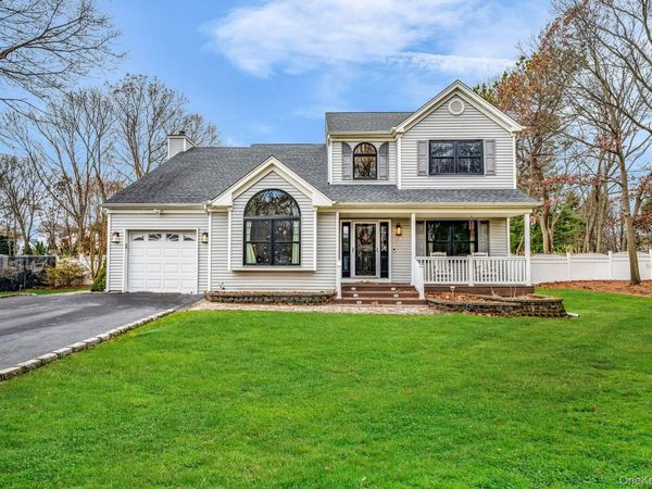 124 Spence Avenue, Holtsville, NY 11742