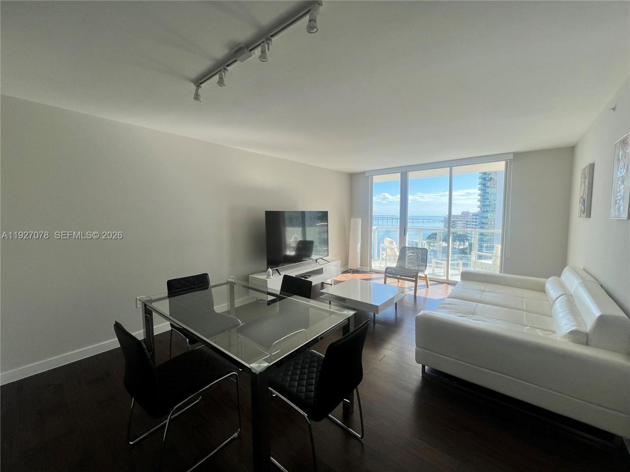 1155 Brickell Bay Dr, Unit 1607, Miami, FL 33131 Photo