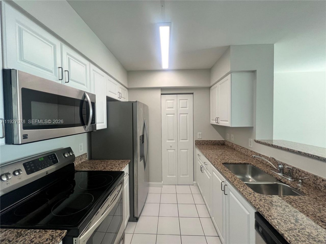 1155 Brickell Bay Dr, Unit 1607, Miami, FL 33131 Photo