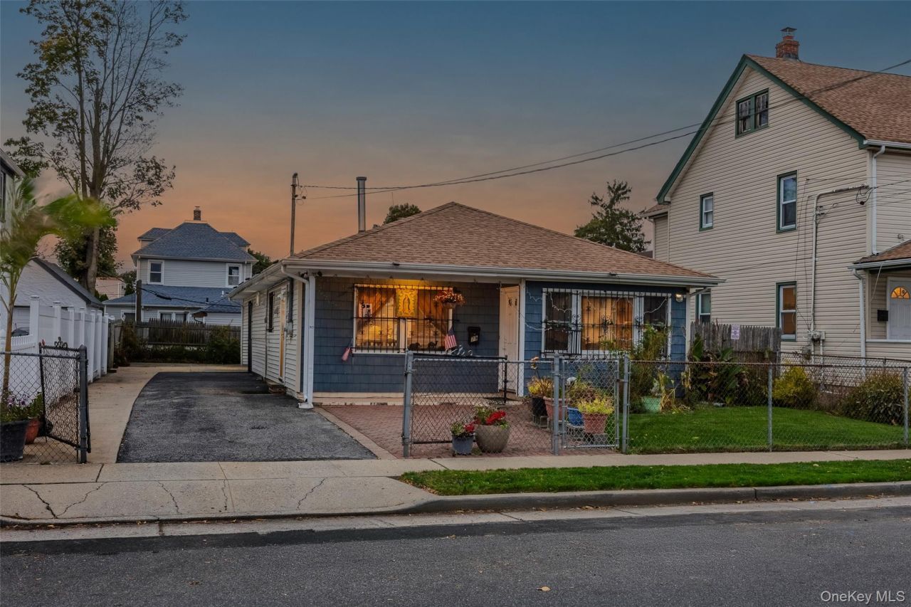 79 Union Place, Hempstead, NY 11550 Main Photo