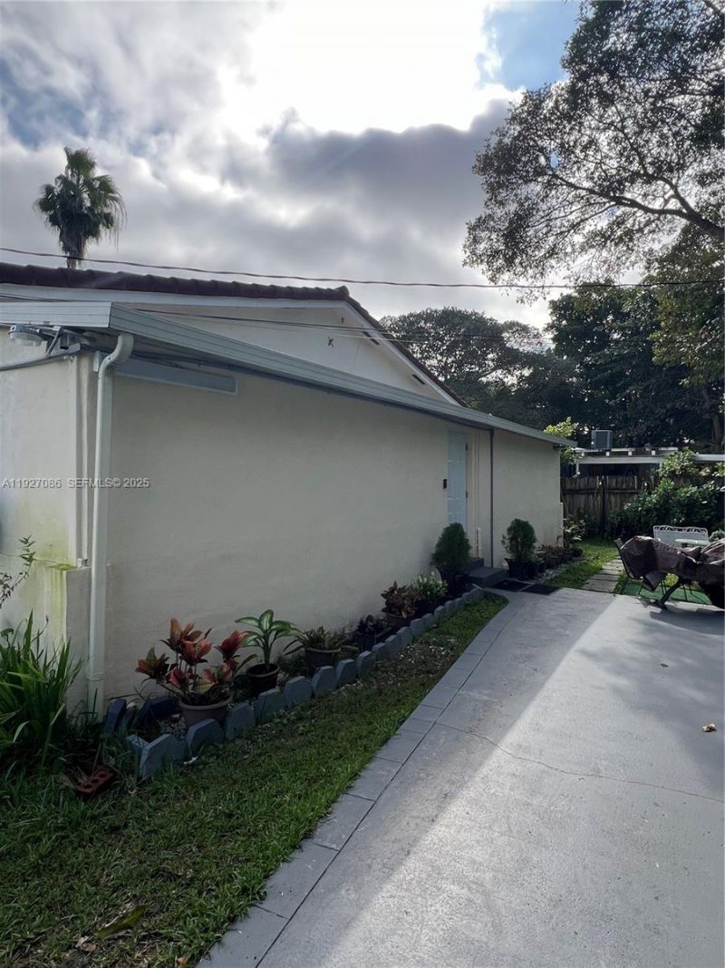 6400 SW 63rd Ave, South Miami, FL 33143 Photo