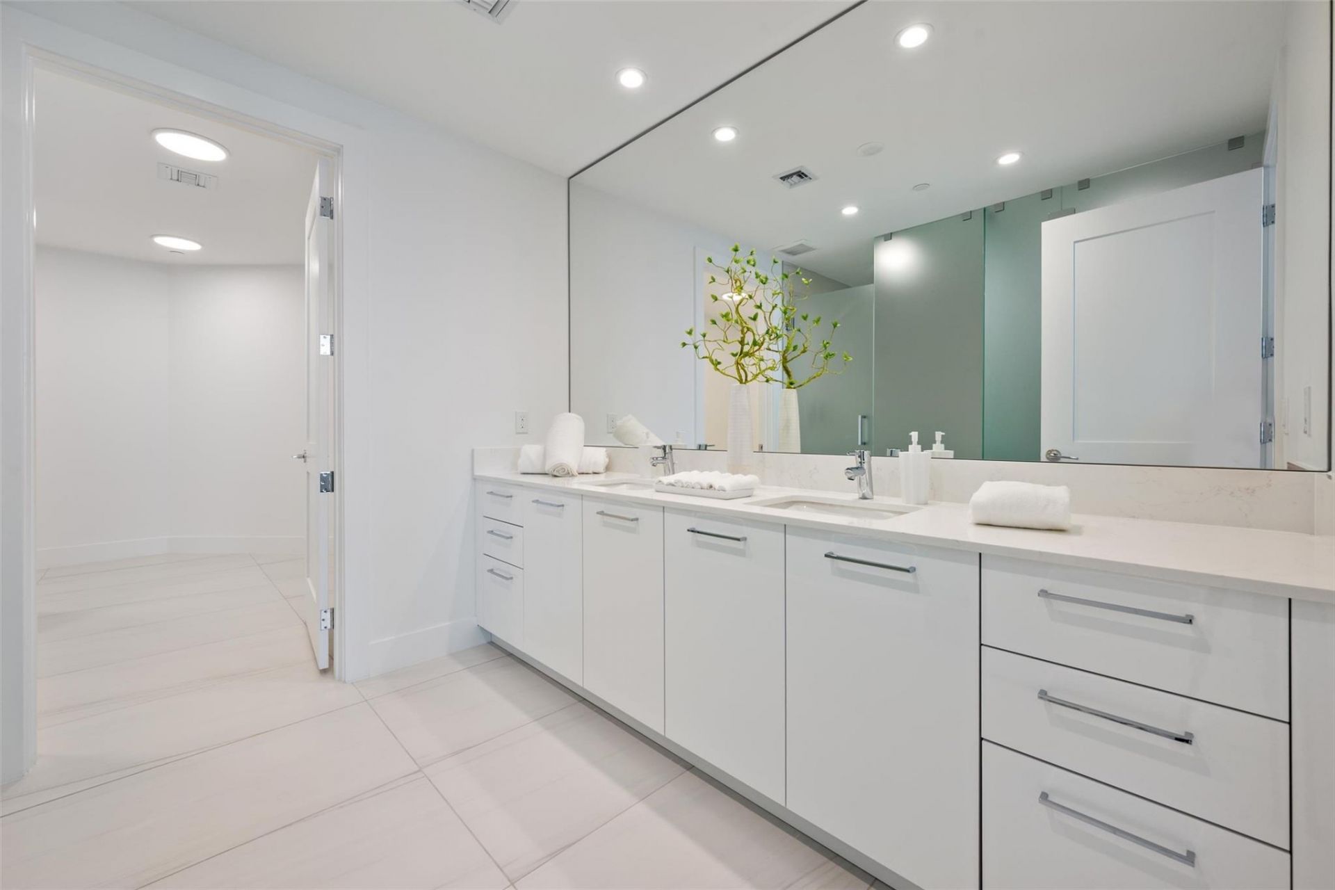 153 N Seabreeze Boulevard, Unit 1105-S, Fort Lauderdale, FL 33304 Photo