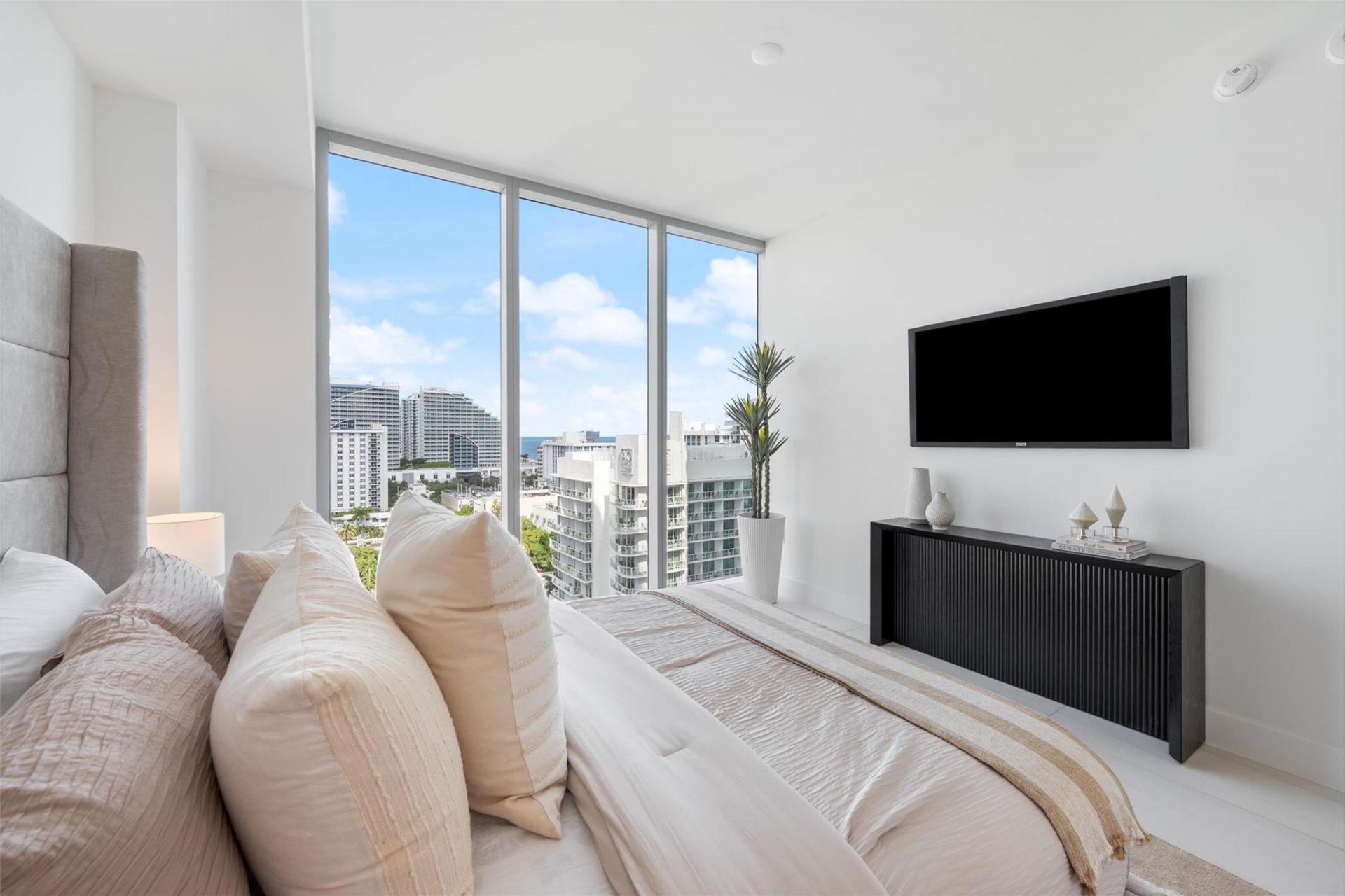 153 N Seabreeze Boulevard, Unit 1105-S, Fort Lauderdale, FL 33304 Photo