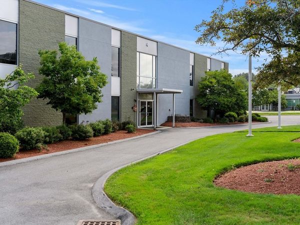 4 Preston Ct, Bedford, MA 01730