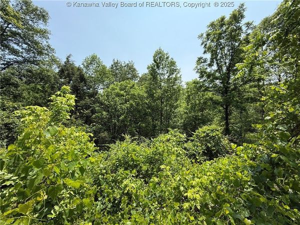 225 Pine Street, Charleston, WV 25311