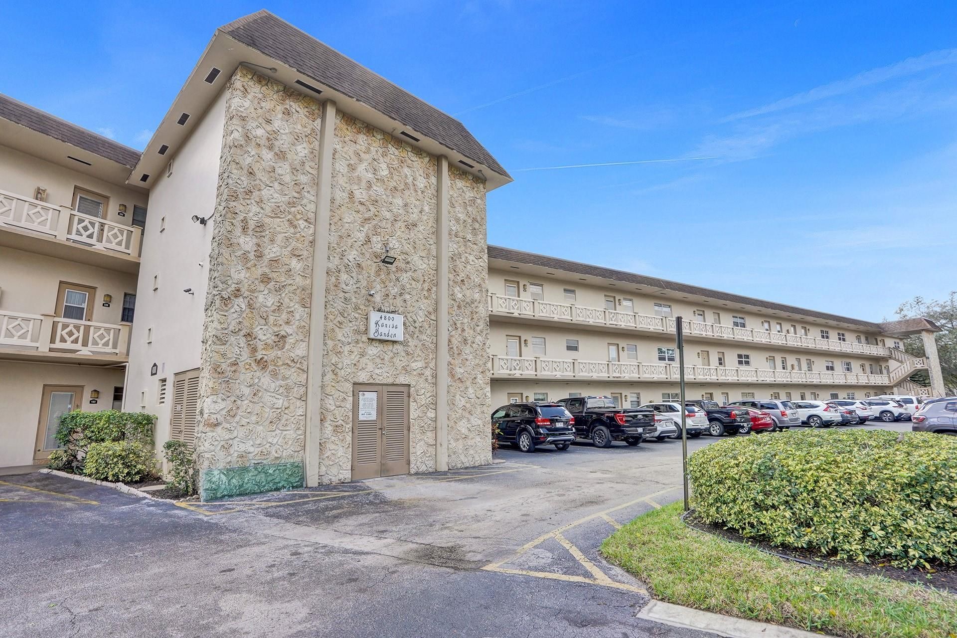 4800 NW 35th Street, Unit 612, Lauderdale Lakes, FL 33319 Photo