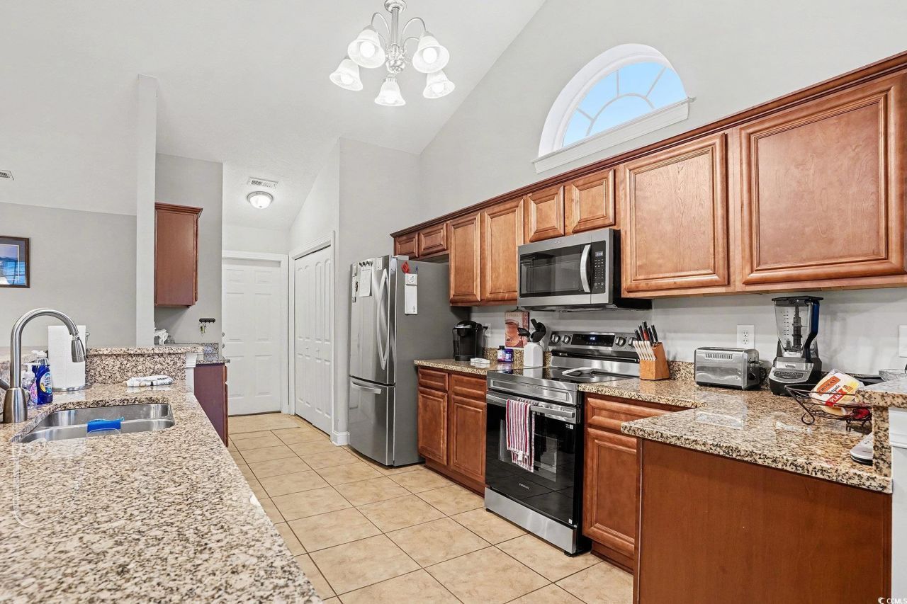 216 Camrose Way Photo 10