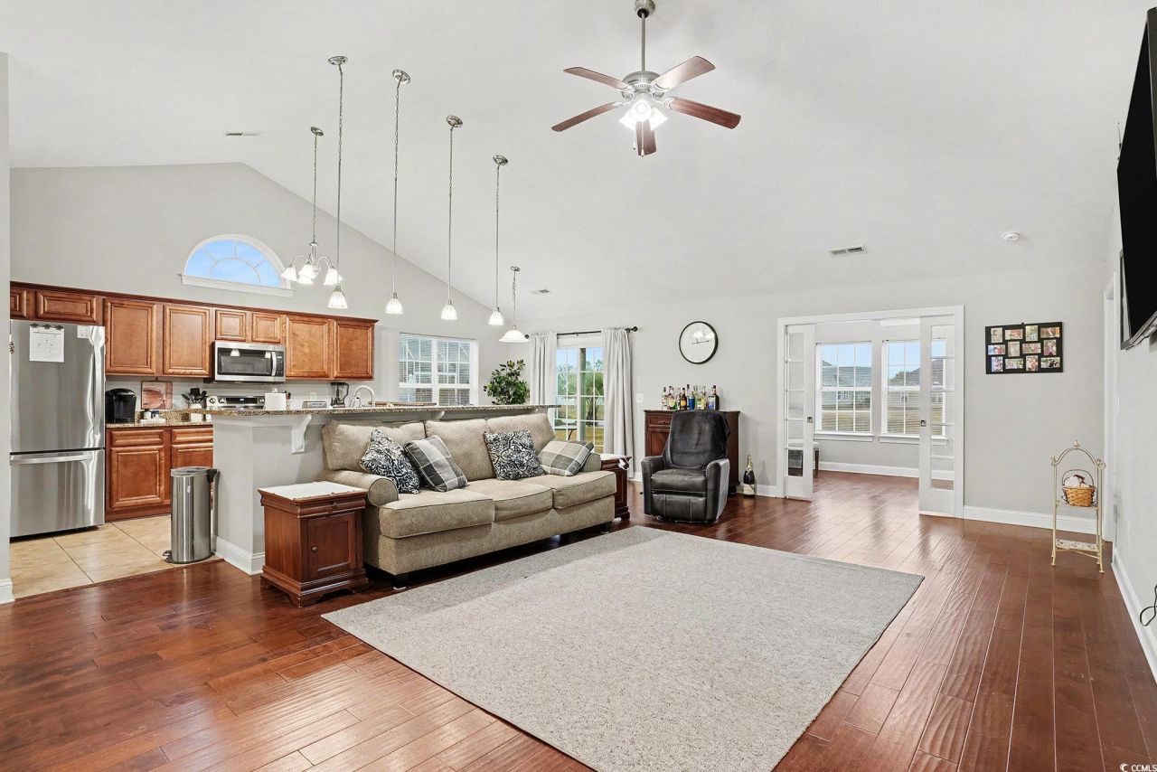 216 Camrose Way Photo 7