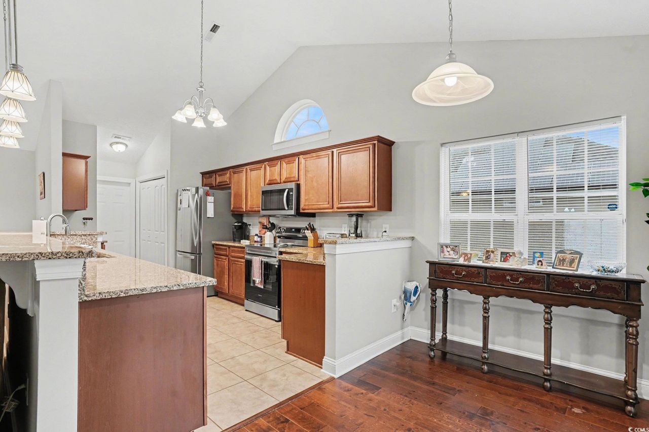 216 Camrose Way Photo 8