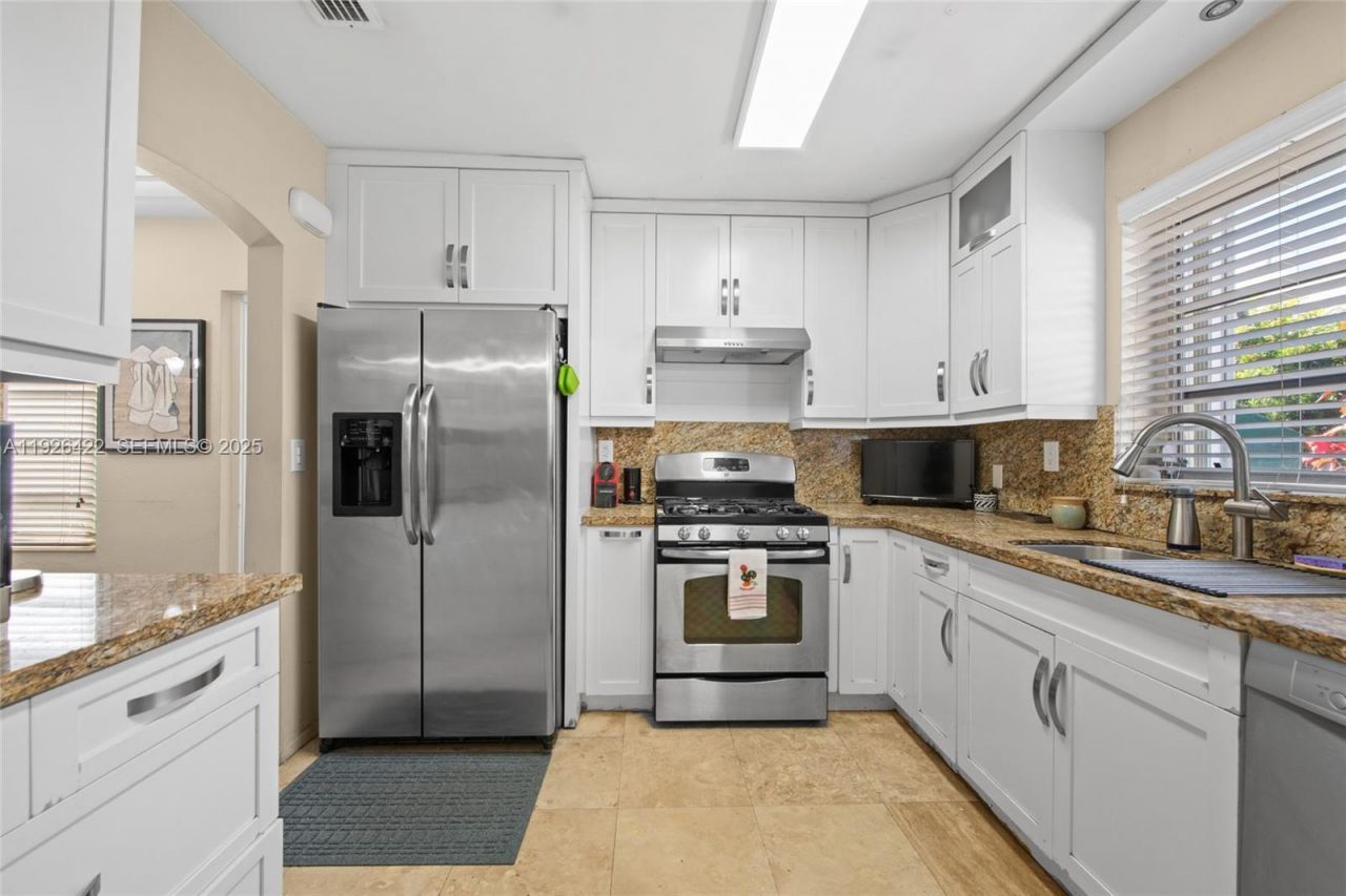 2460 SW 24th St, Miami, FL 33145 Photo