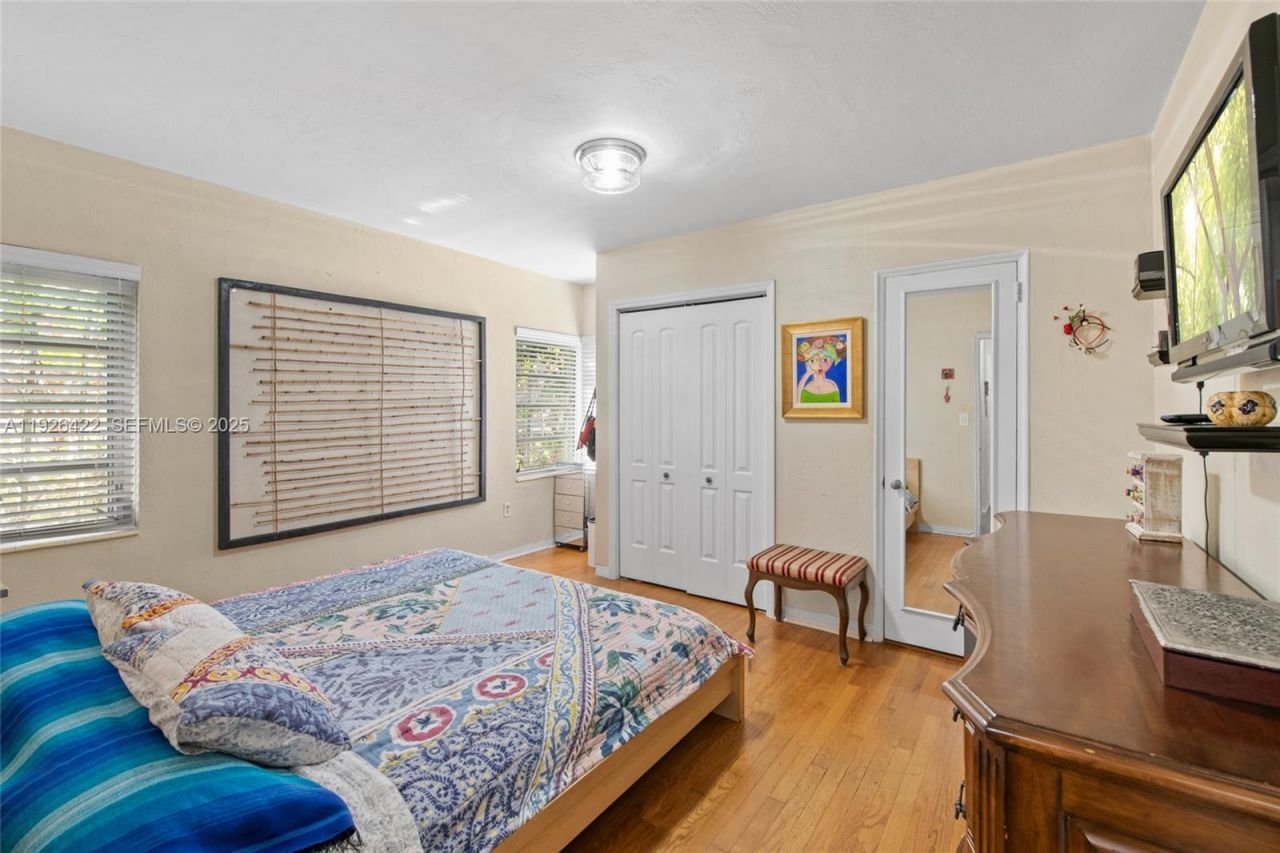 2460 SW 24th St, Miami, FL 33145 Photo