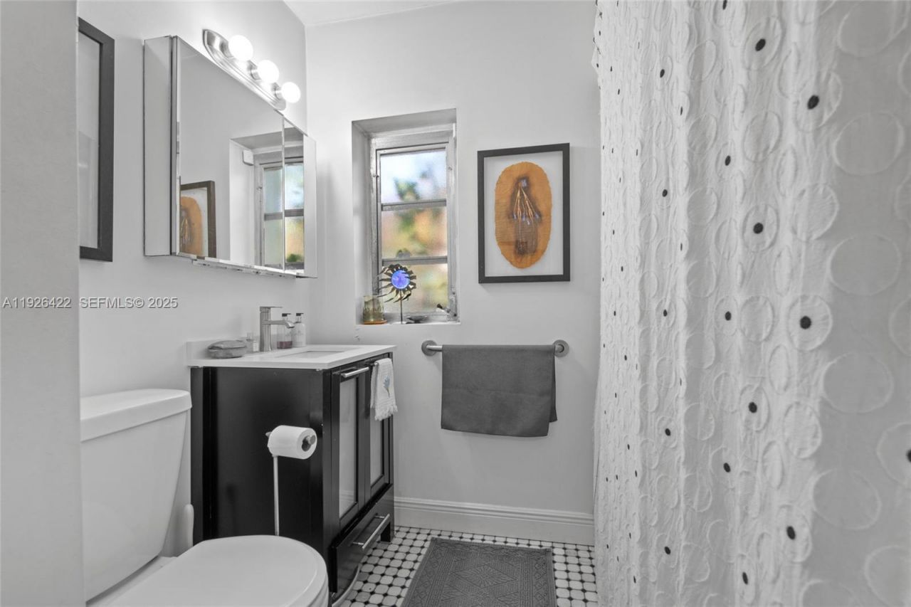 2460 SW 24th St, Miami, FL 33145 Photo