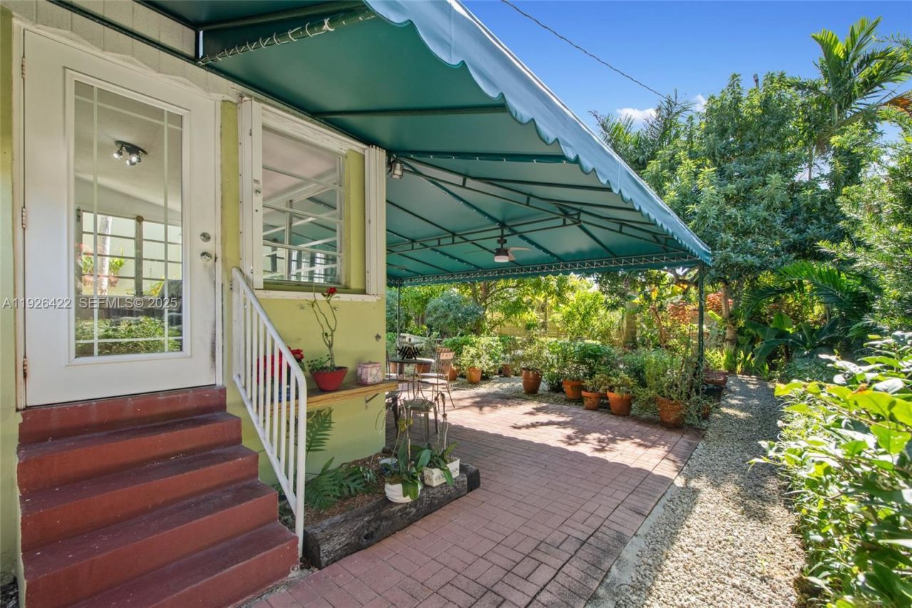 2460 SW 24th St, Miami, FL 33145 Photo