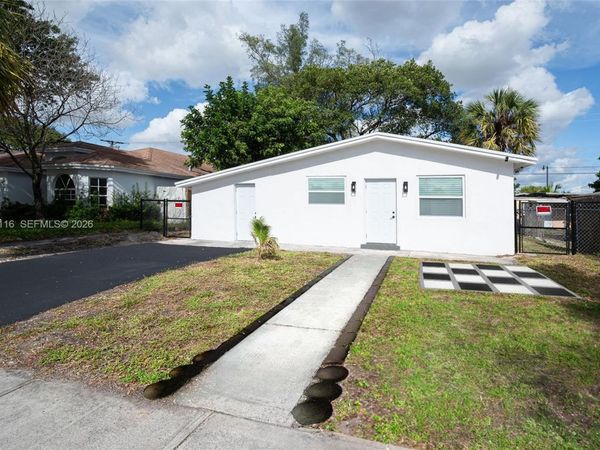 3017 NW 2nd St, Pompano Beach, FL 33069