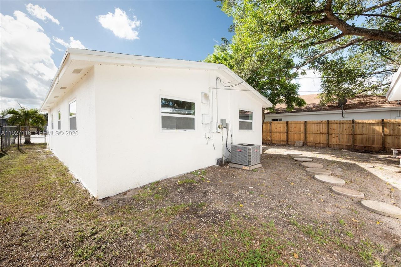 3017 NW 2nd St, Pompano Beach, FL 33069 Photo