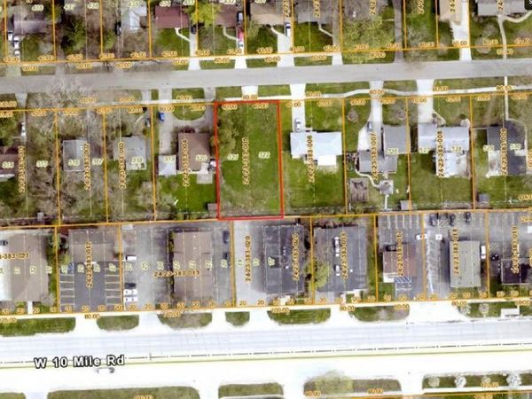 19095 Hilton Drive , Southfield, MI 48075