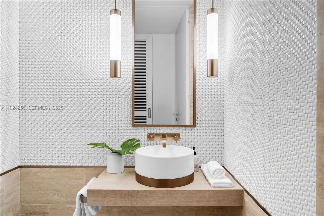 8955 Collins Ave, Unit 702, Surfside, FL 33154 Photo