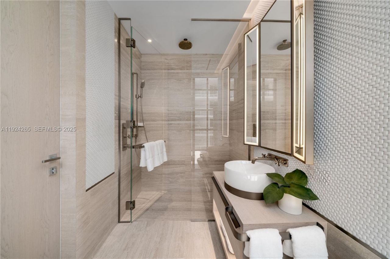 8955 Collins Ave, Unit 702, Surfside, FL 33154 Photo