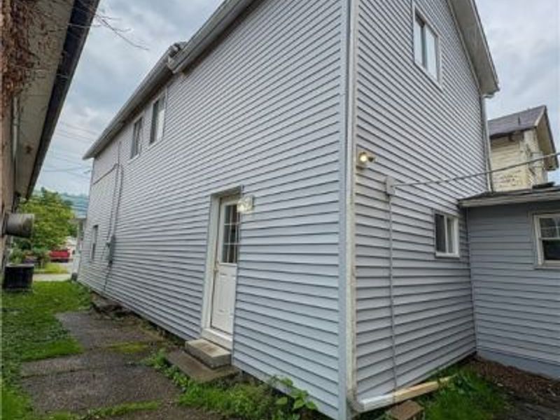 1019 Commerce Street, Wellsville, OH 43968 Photo 3