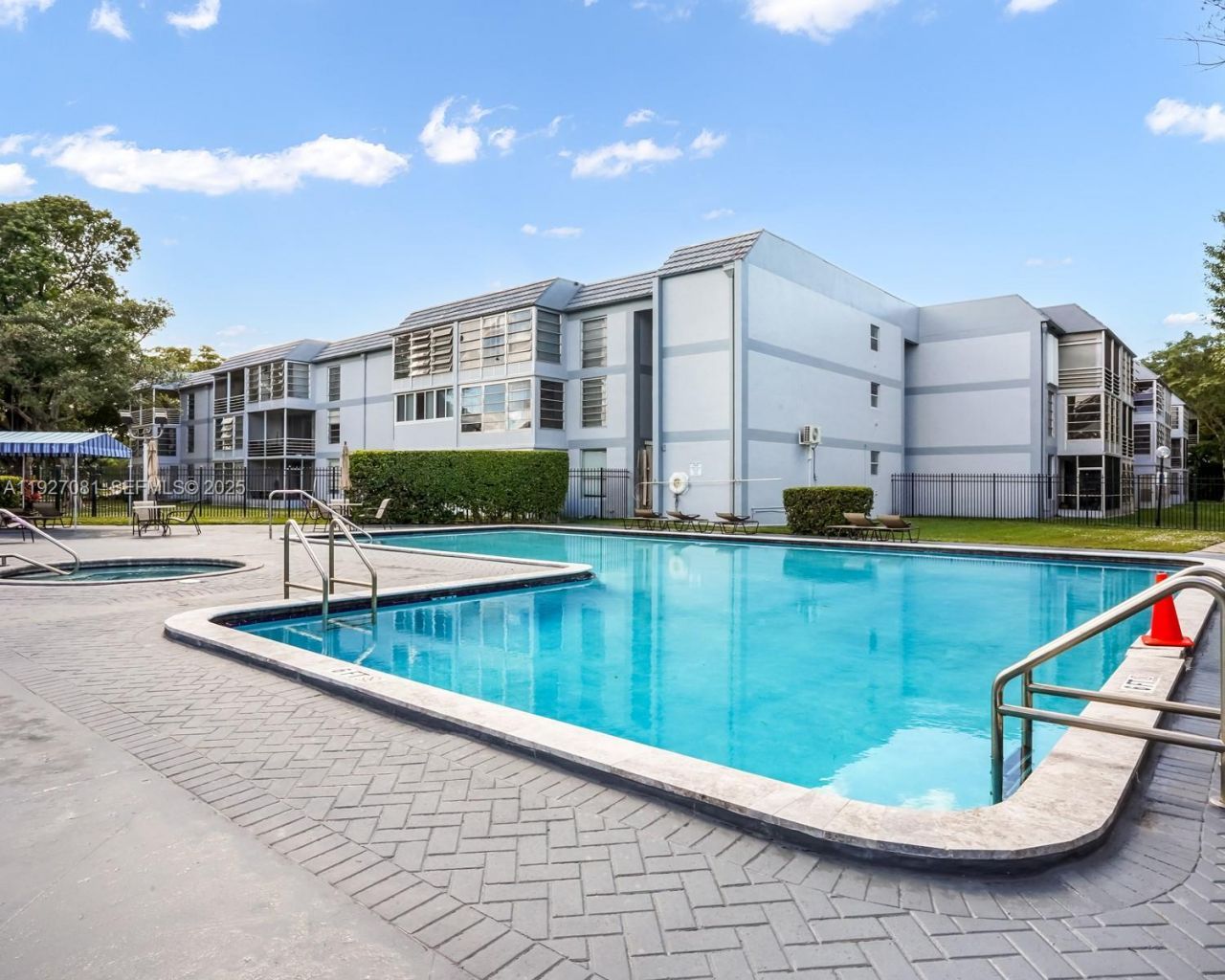 8320 Sands Point Blvd, Unit M301, Tamarac, FL 33321 Photo