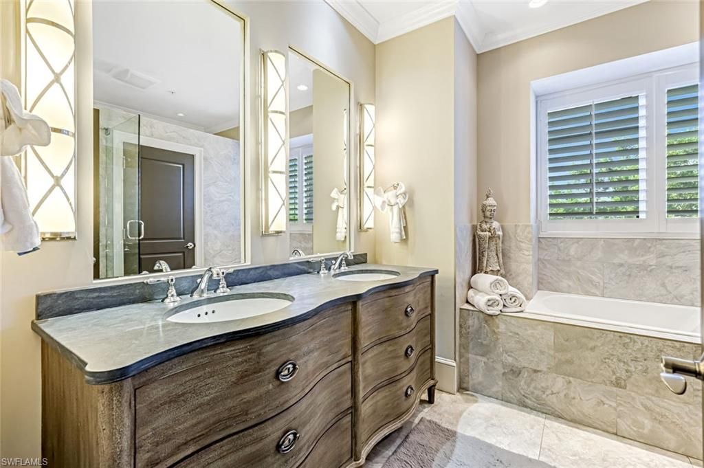 993 8th St S, Unit 2, Naples, FL 34102 Photo
