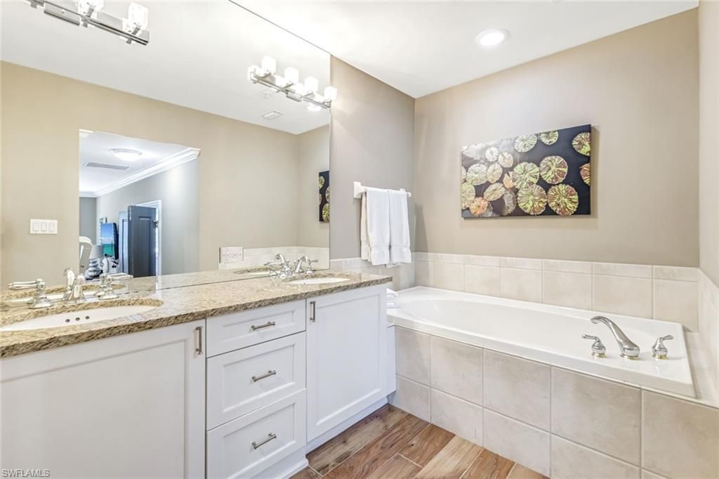 993 8th St S, Unit 2, Naples, FL 34102 Photo