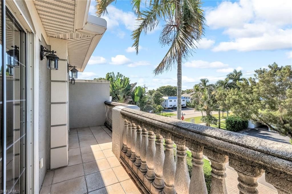993 8th St S, Unit 2, Naples, FL 34102 Photo