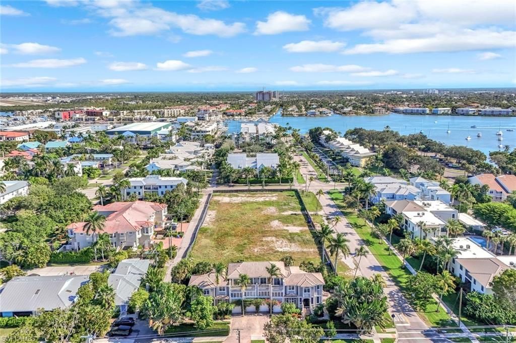 993 8th St S, Unit 2, Naples, FL 34102 Photo