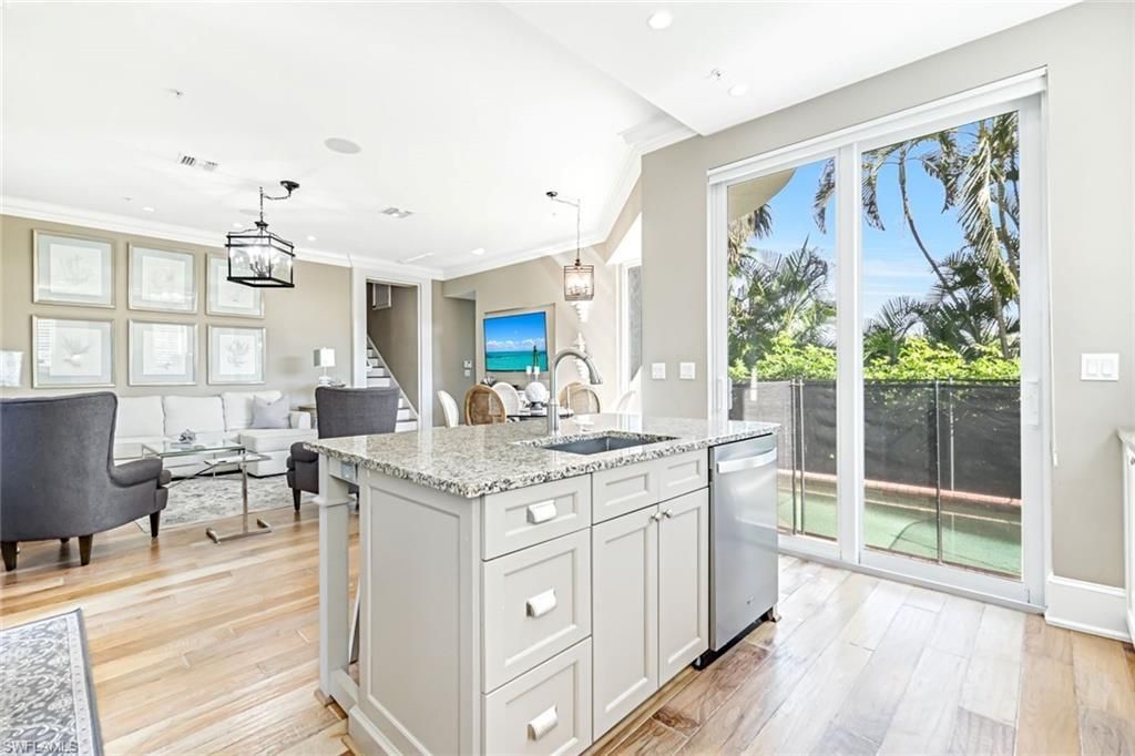 993 8th St S, Unit 2, Naples, FL 34102 Photo