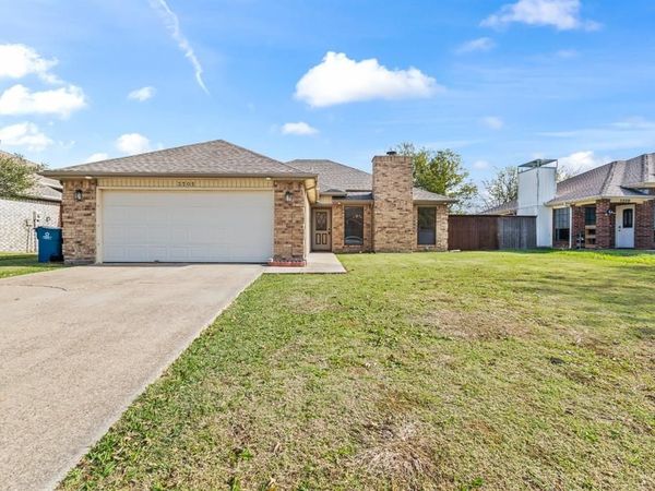 3205 Hillcrest Drive, Rowlett, TX 75088