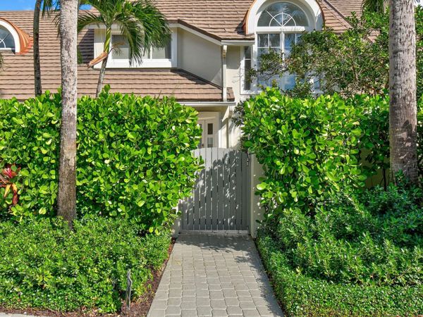 2576 Muirfield Court, Wellington, FL 33414