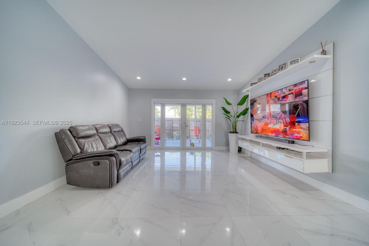 21914 SW 97th Pl, Cutler Bay, FL 33190 Photo