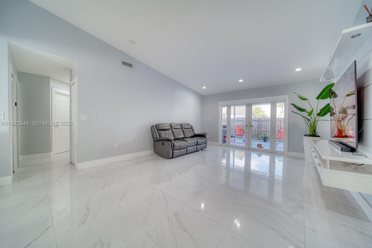 21914 SW 97th Pl, Cutler Bay, FL 33190 Photo