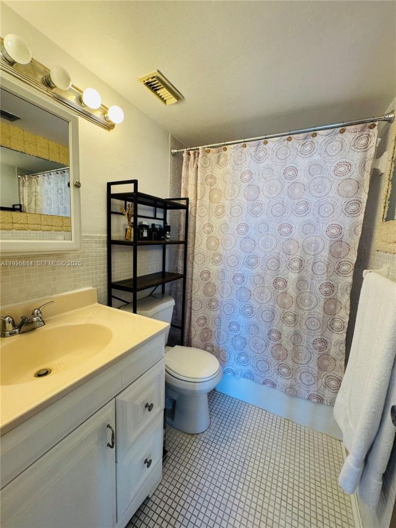 3660 NE 166th St, Unit 812, North Miami Beach, FL 33160 Photo