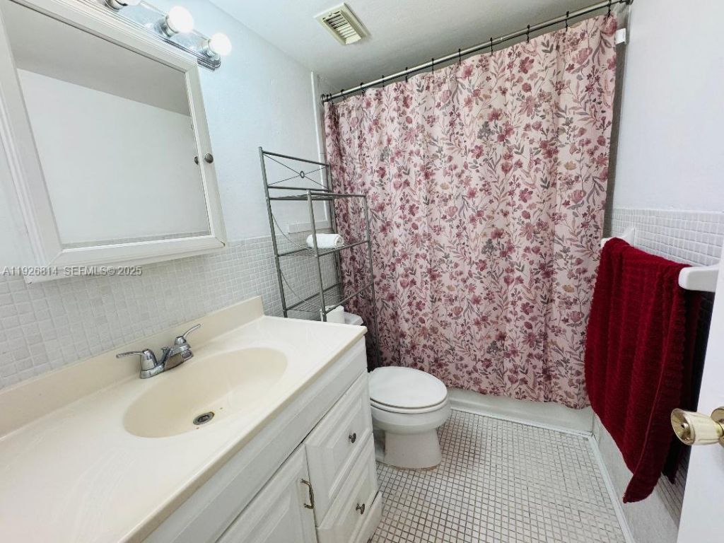 3660 NE 166th St, Unit 812, North Miami Beach, FL 33160 Photo