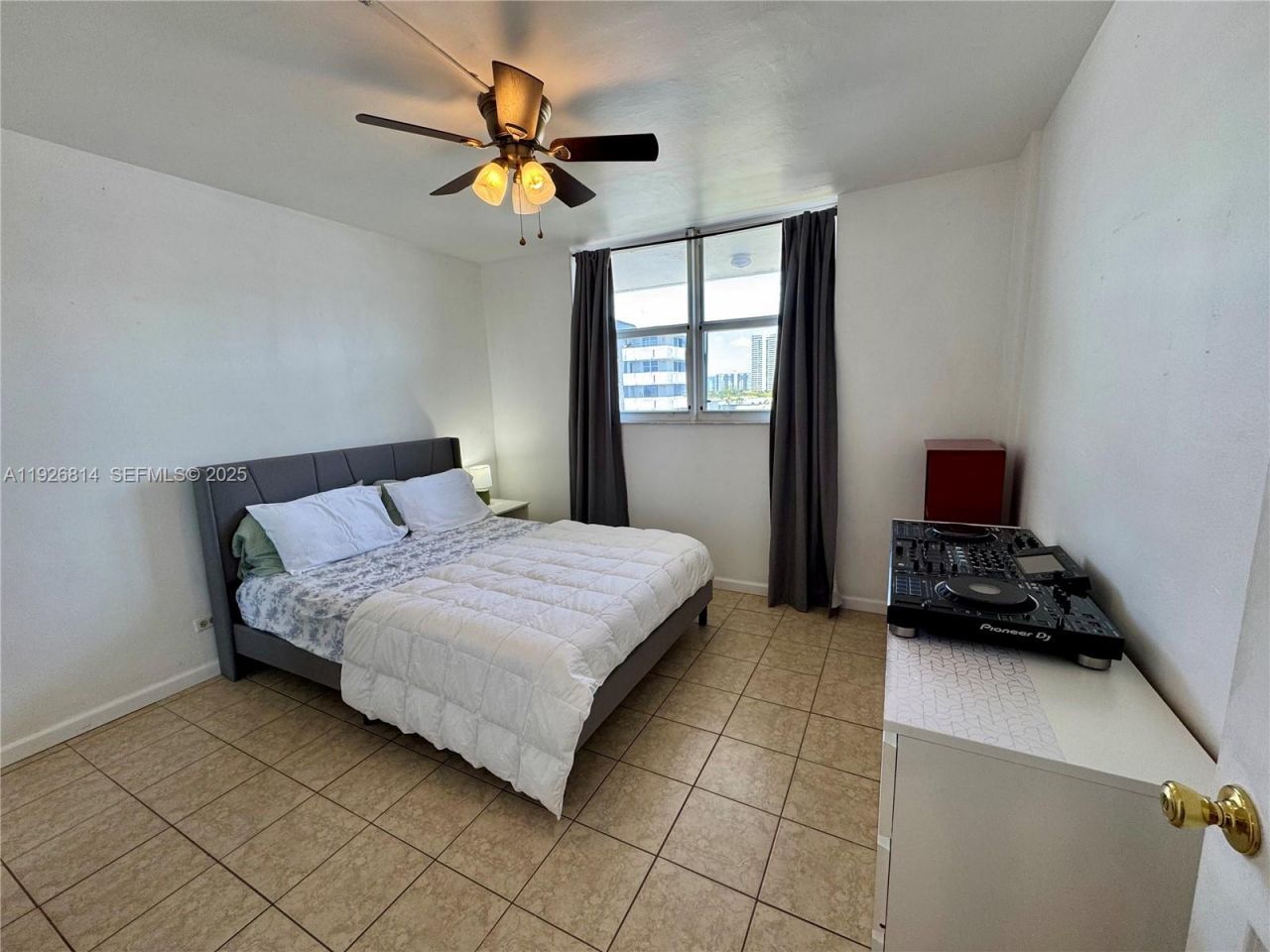 3660 NE 166th St, Unit 812, North Miami Beach, FL 33160 Photo