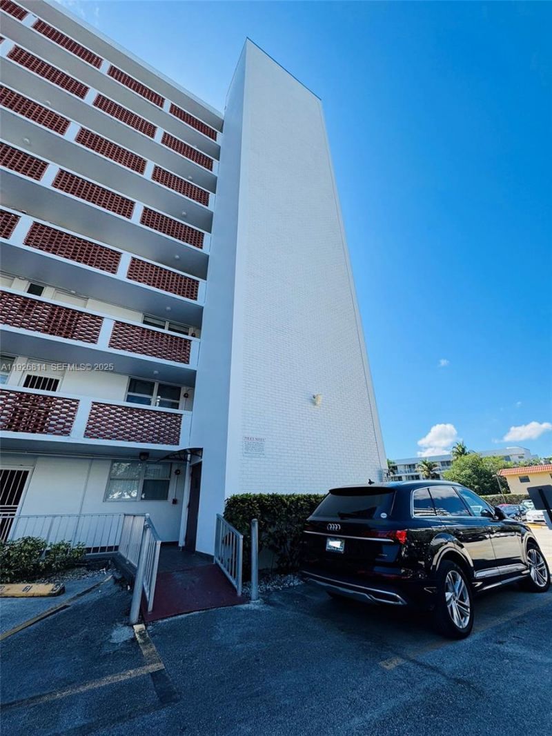 3660 NE 166th St, Unit 812, North Miami Beach, FL 33160 Photo